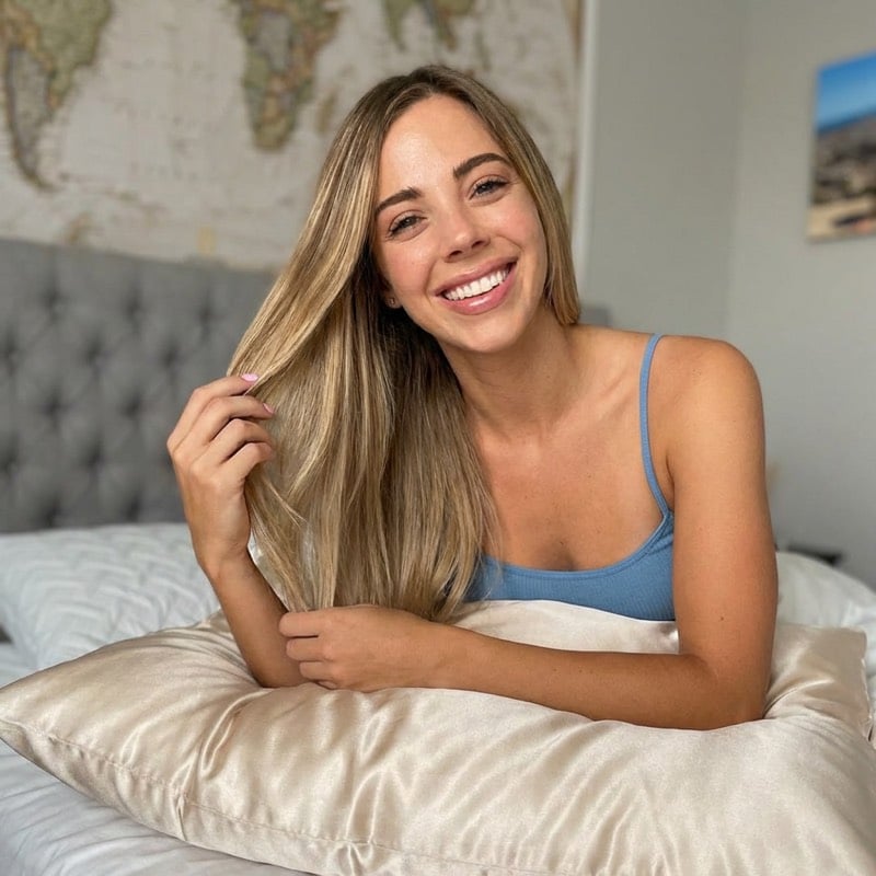 Silk pillowcase for healthy hair