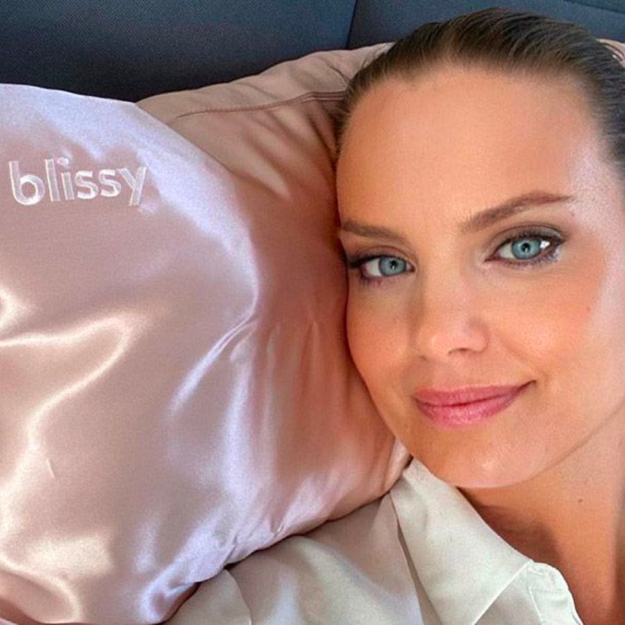 Hypoallergenic silk pillowcase